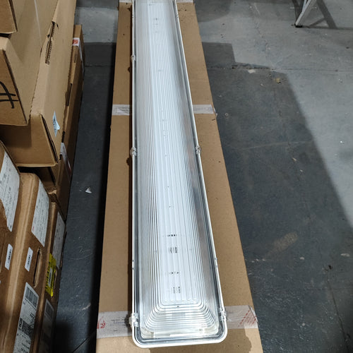 Luminario tipo Mariner de 4pies, 2X32w, T8, IP66, s/tubos