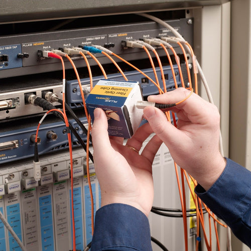 Cubo de limpieza para conectores de fibra óptica con toallitas