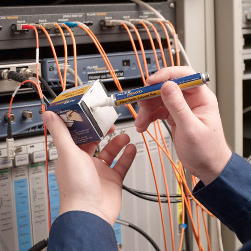 Cubo de limpieza para conectores de fibra óptica con toallitas