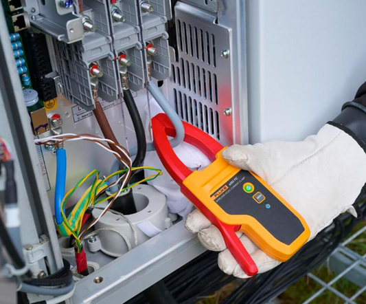 Fluke 283 FC | Multímetro digital solar CAT III 1500V