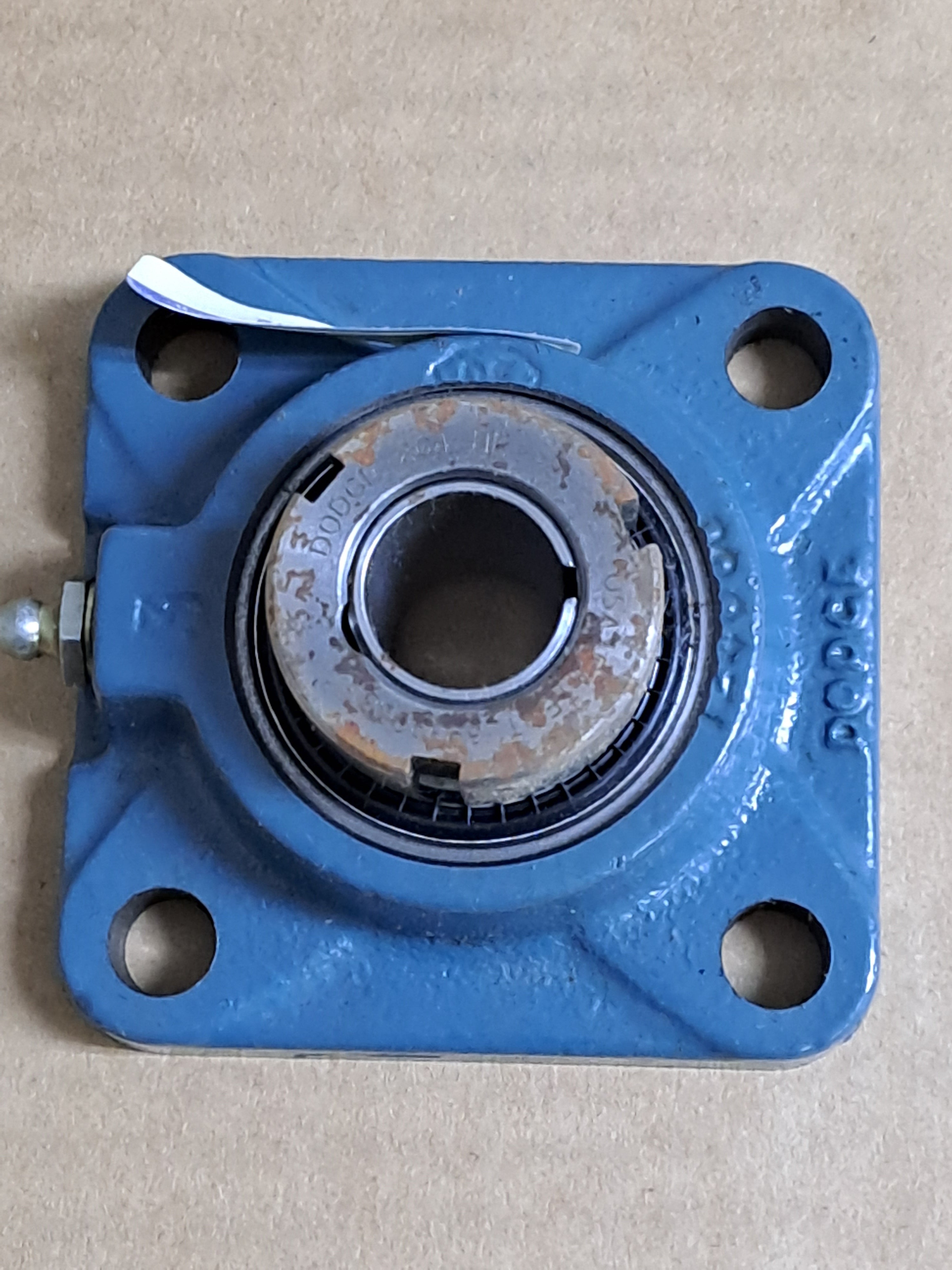 Muñonera de pared Grip Tight de 4 agujeros para 3/4